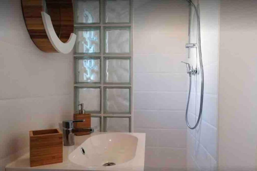 Maisonnette Pour 2 Personnes - Vue Mer - Plage A 100 Metres Ploubazlanec Eksteriør billede